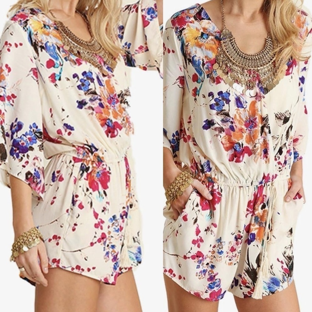 Umgee Floral Print Boho Chic Trendy Tie Tassel VNeck Romper Size Medium